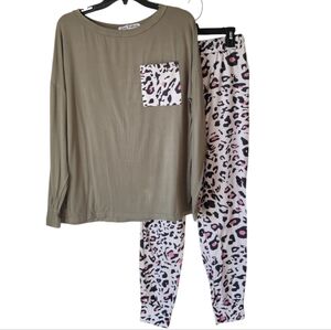 Wild Feathers animal print pajama set Size S